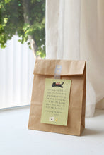 Example use of black cat sticker from Suatelier on a note taped to a brown kraft bag.